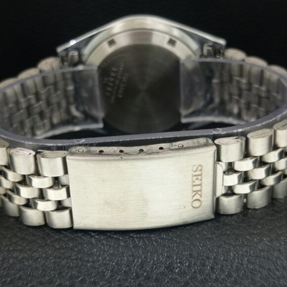 Vintage 1981 Seiko Automatic Mens Silver Watch W/daydate & Green accents - Picture 2 of 10